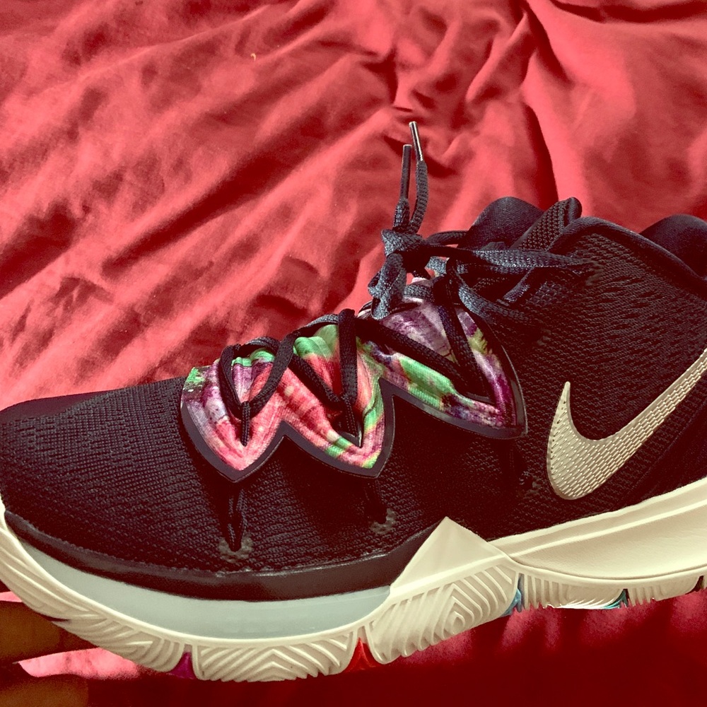 Kyrie 5 multi color blue